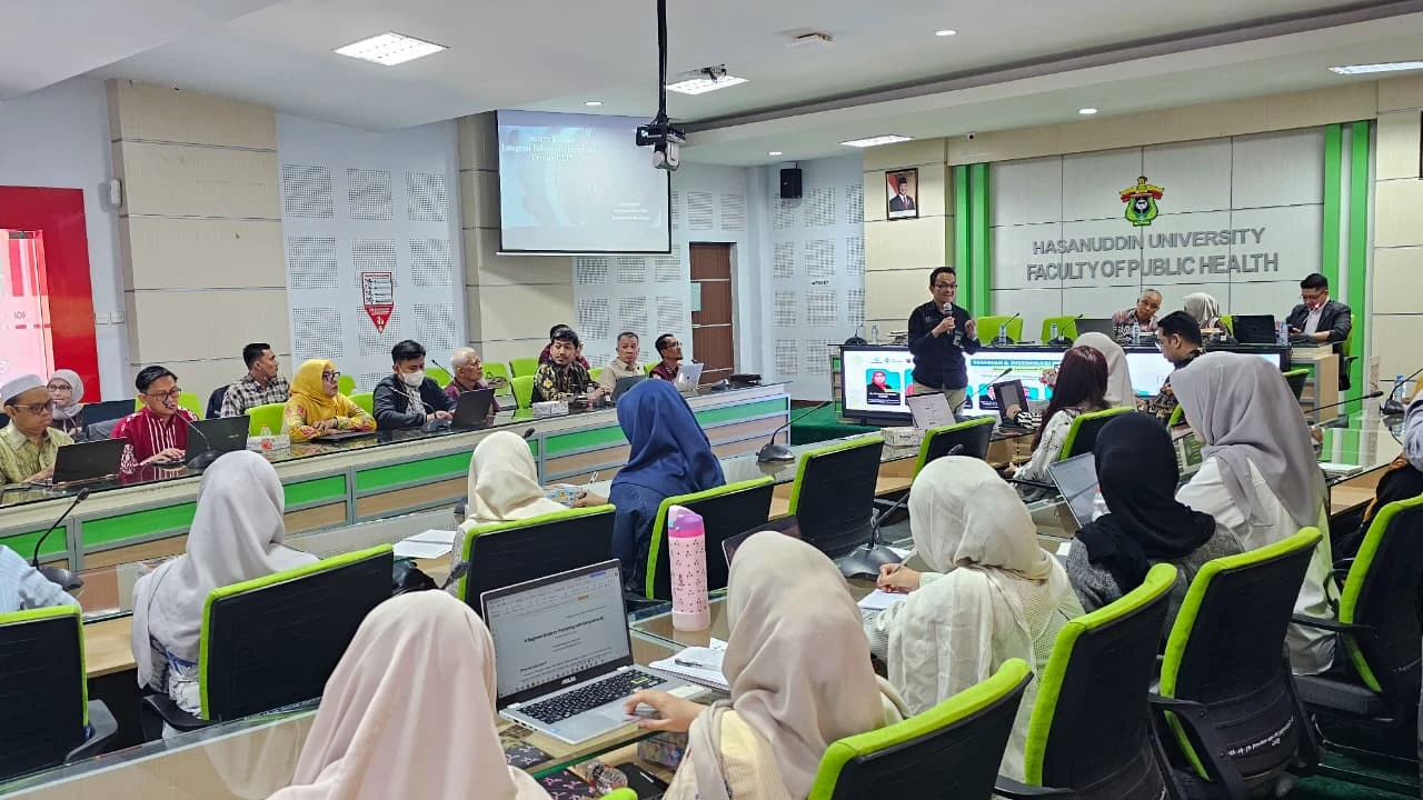 Seminar FKM Unhas membahas penguatan layanan kesehatan primer berbasis bukti untuk Indonesia Timur. (Foto: Dok. Pribadi).